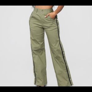 Snap To The Top Pants